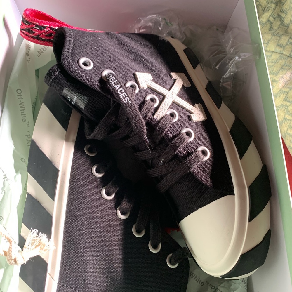 COPY - OFF-WHITE Mid Top Sneakers